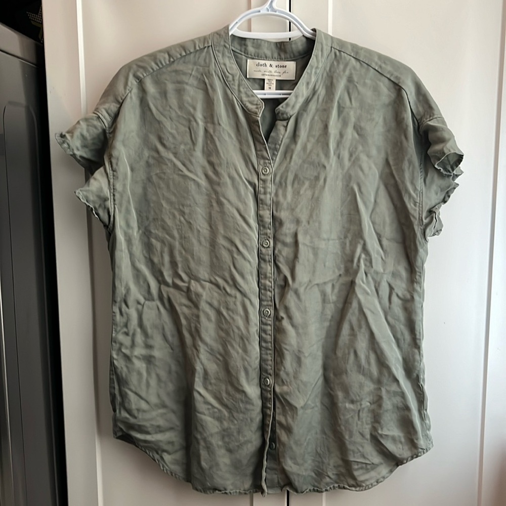 Cloth & Stone x Anthropologie shirt sleeved shirt. Size M